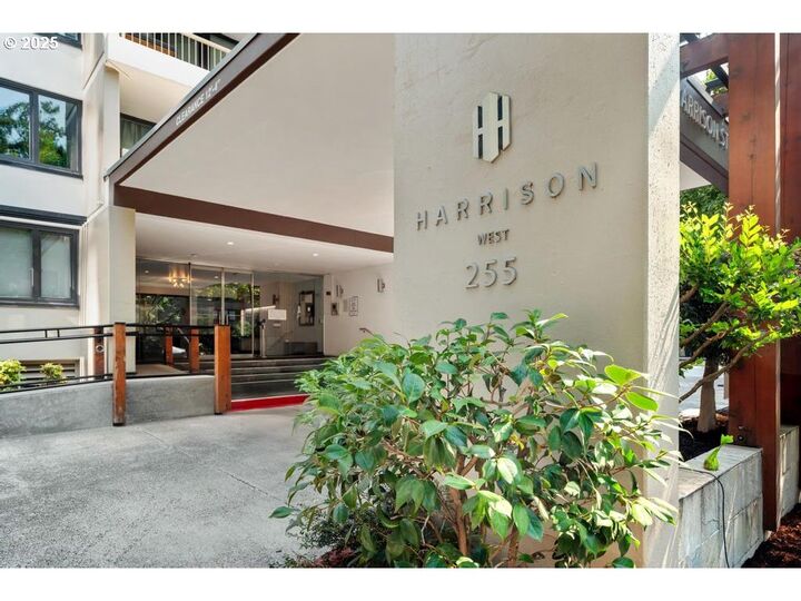 Property Photo: 255 SW Harrison St 17H OR 97201