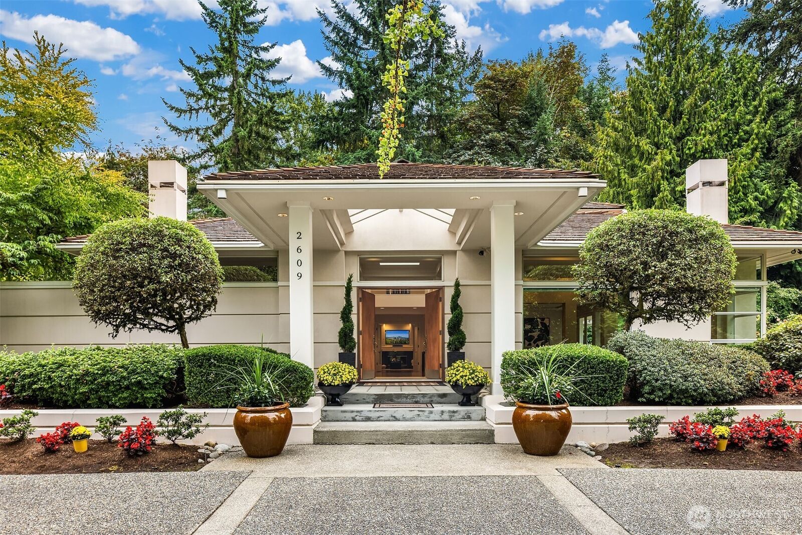 Property Photo: 2609 Evergreen Point Road WA 98039