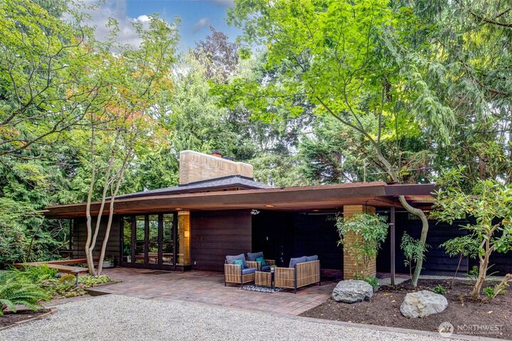 Property Photo:  4030 NE 104th Street  WA 98125 
