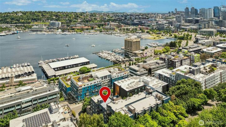 Property Photo:  701  Galer Street 808  WA 98109 