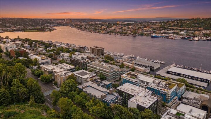Property Photo:  701  Galer Street 808  WA 98109 