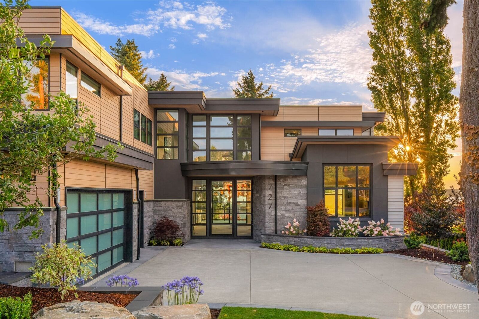 Property Photo:  727  2nd Street S  WA 98033 