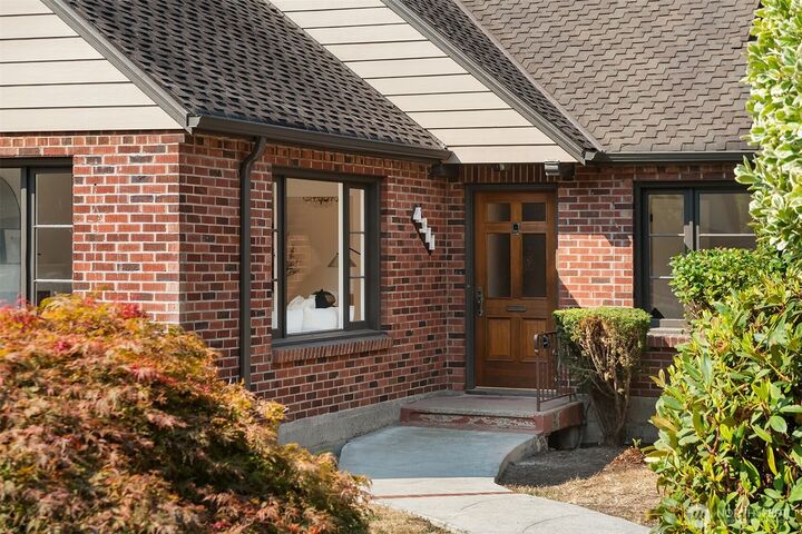 Property Photo:  4311  50th Avenue NE  WA 98105 