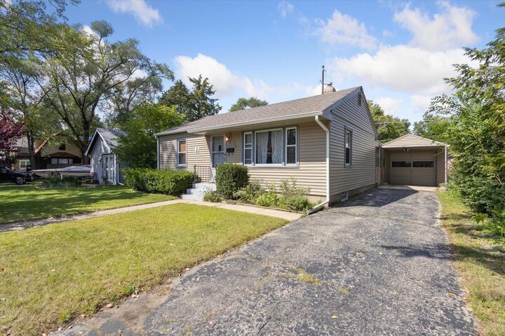 Property Photo:  340 Grand Boulevard  IL 61111 
