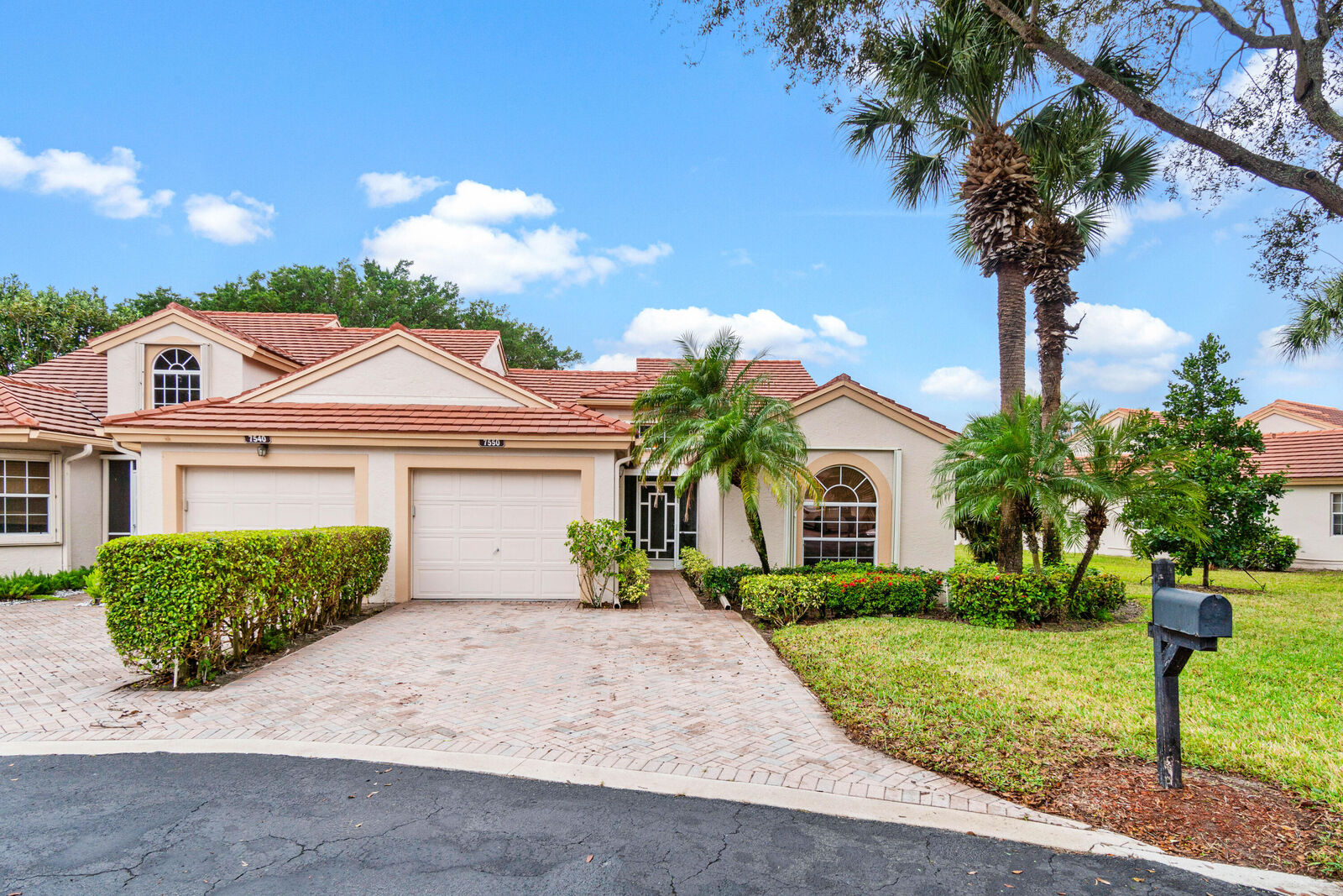 Property Photo: 7550 Diamond Pointe Circle N FL 33446