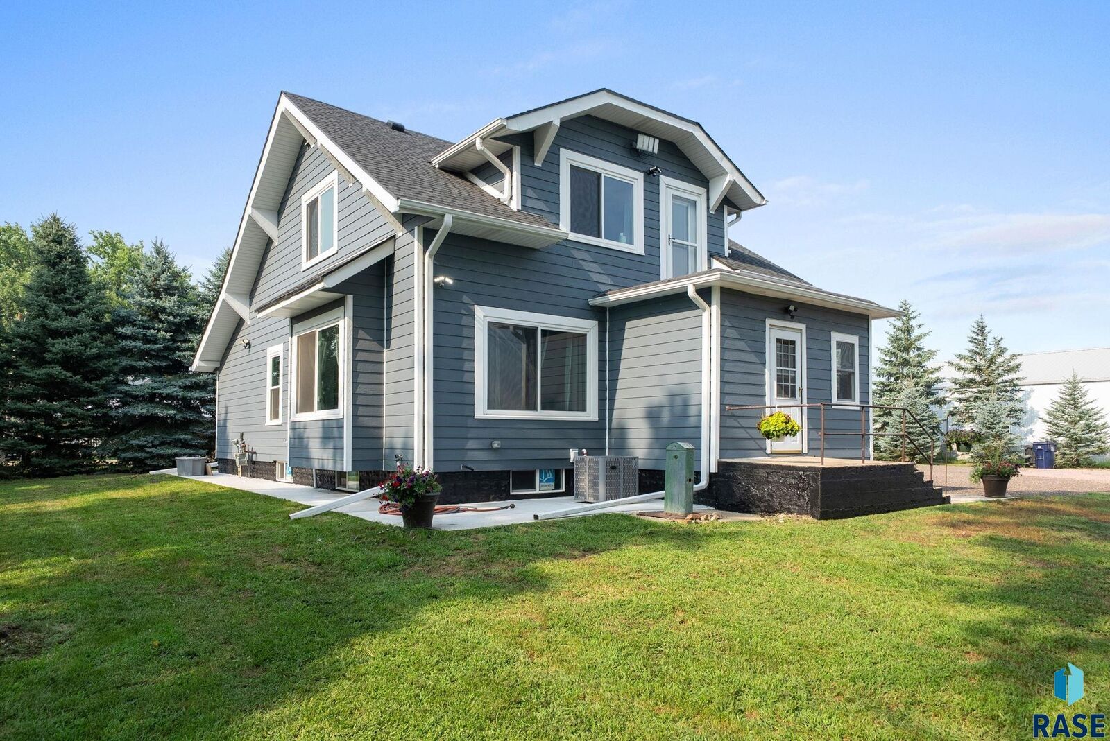 Property Photo:  111 Maple St  SD 57047 