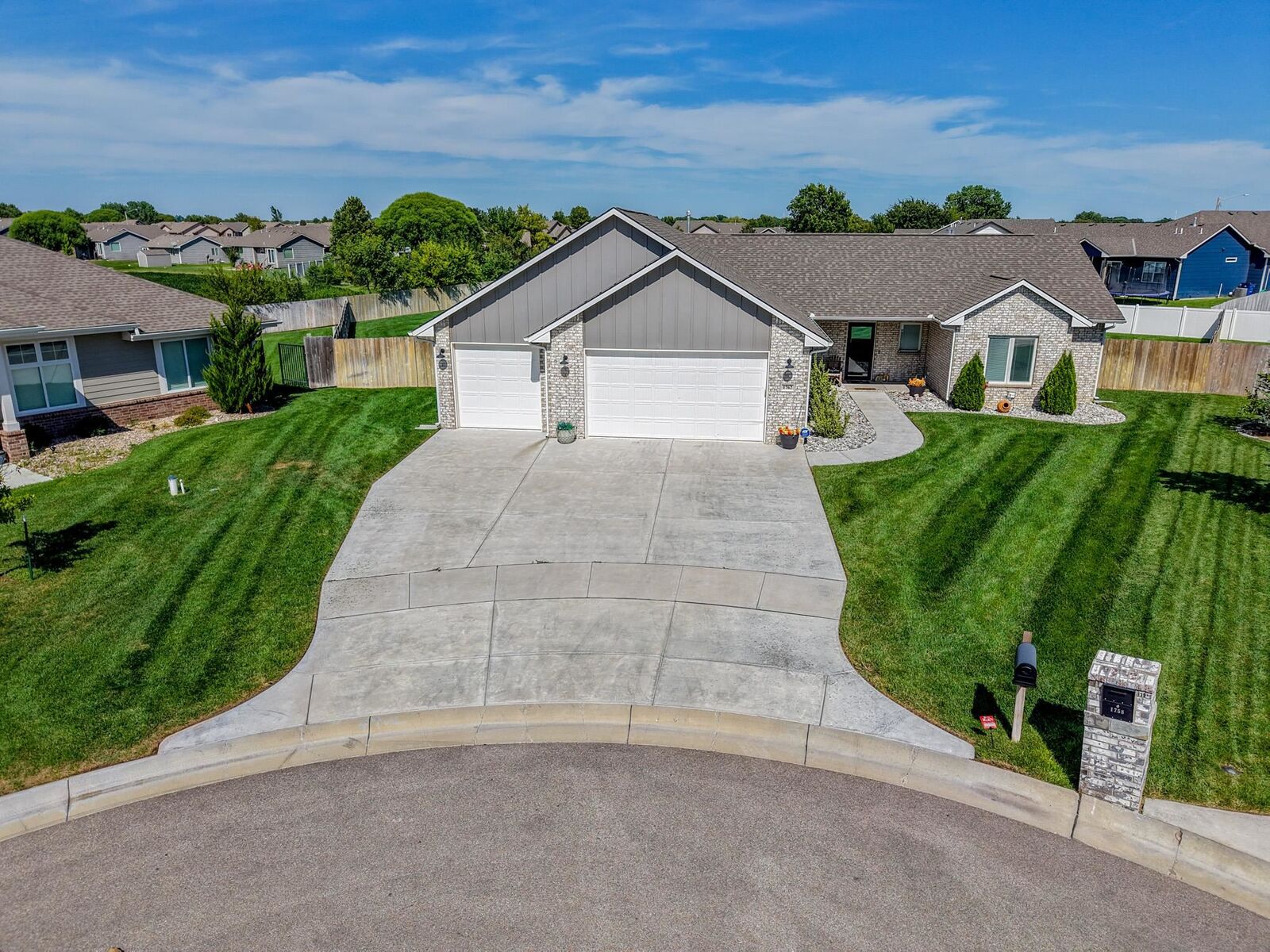 Property Photo:  1762 N Blackstone Ct  KS 67235 