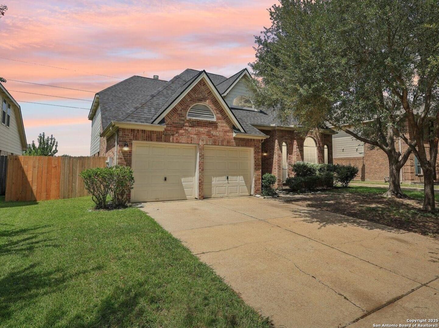 Property Photo: 7426 Rosepath Ln TX 77407