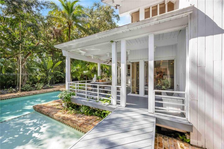 Property Photo:  5600 Oakwood Ln  FL 33156 