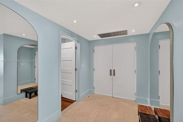 Property Photo:  600 Grapetree Dr 11B-N  FL 33149 