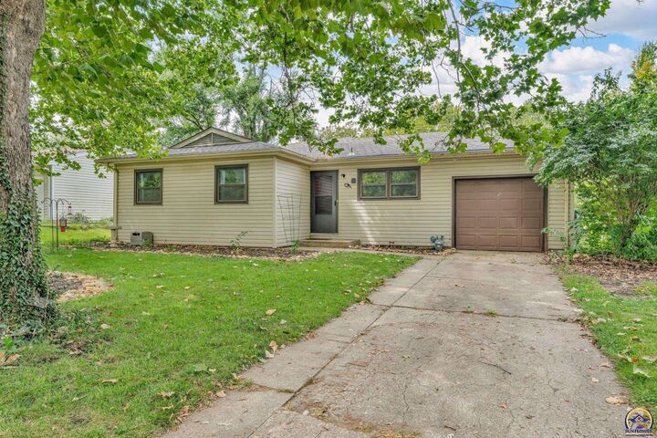 Property Photo: 1429 SW Lancaster St KS 66604