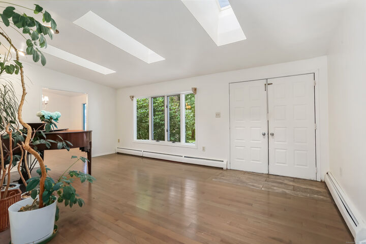 Property Photo:  89 Cranbury Drive  CT 06611 