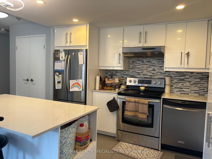 Property Photo: 3695 Kaneff Crescent 212 ON L5A 4B6