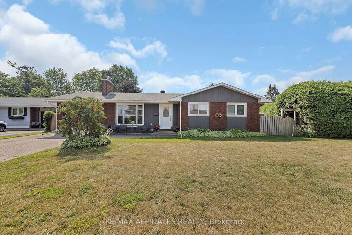 11 Tripp Crescent  Barrhaven ON K2J 1C5 photo