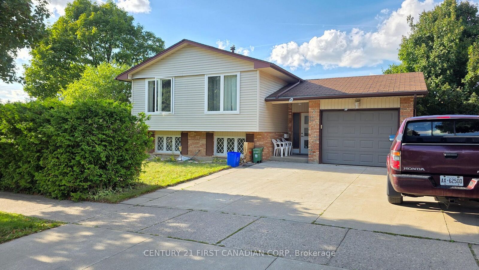 Property Photo: 2 Muriel Crescent ON N6E 2K5