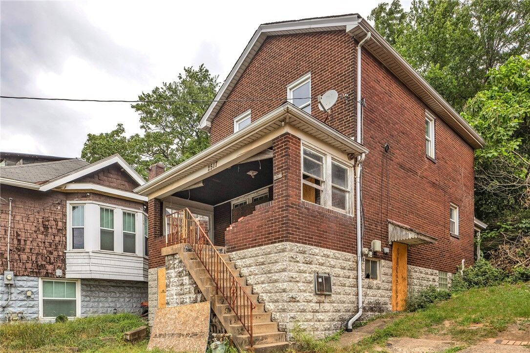 Property Photo:  2517 S Braddock Ave  PA 15218 