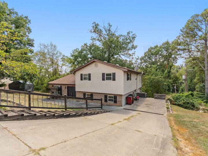 Property Photo: 1116 Oakridge Court KY 41169