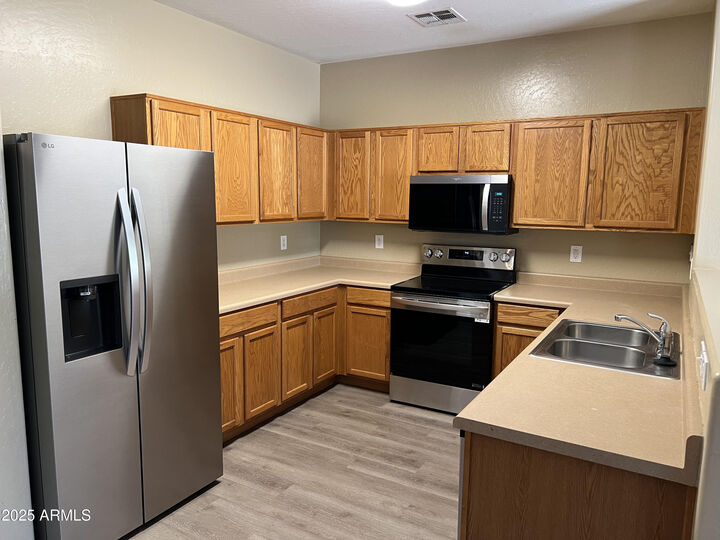 Property Photo: 2142 E Friesian Drive AZ 85140