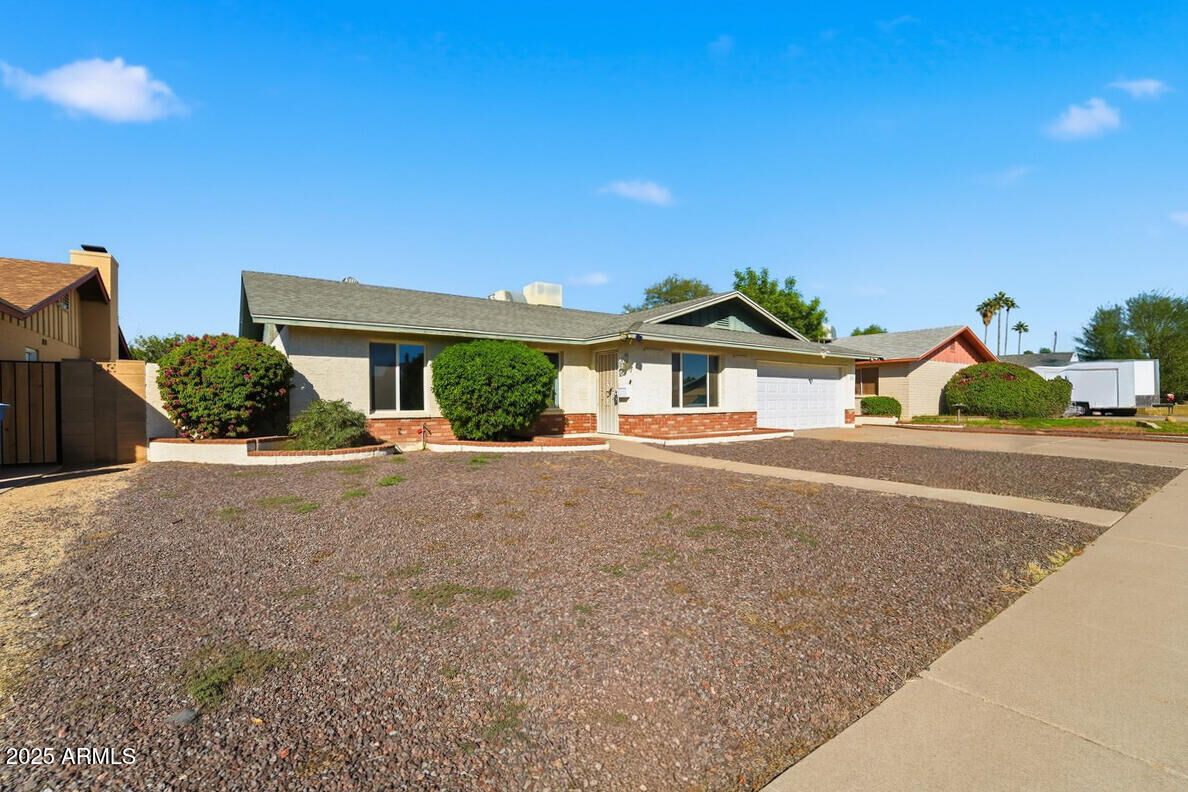 Property Photo: 1644 E Broadmor Drive AZ 85282