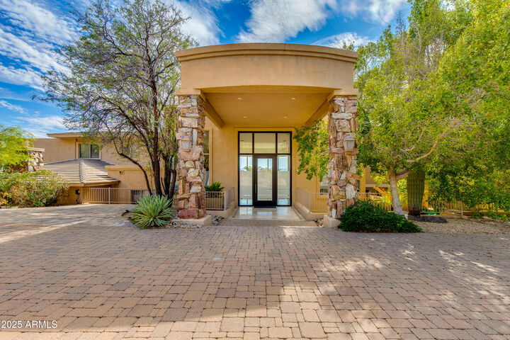 Property Photo: 6038 N 44th Street AZ 85253