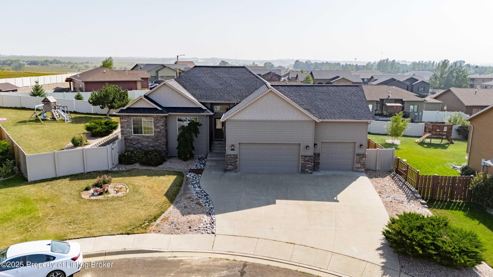 Property Photo:  986 Mustang Avenue  ND 58601 