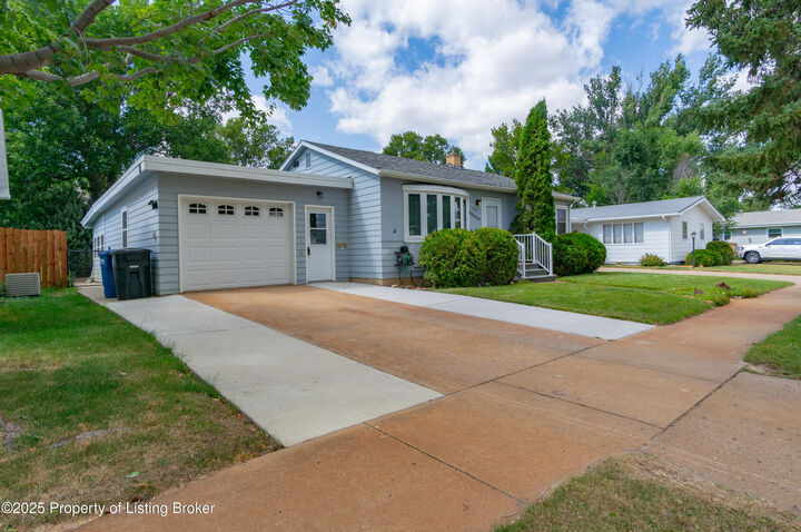 Property Photo: 1023 4th Avenue W ND 58601