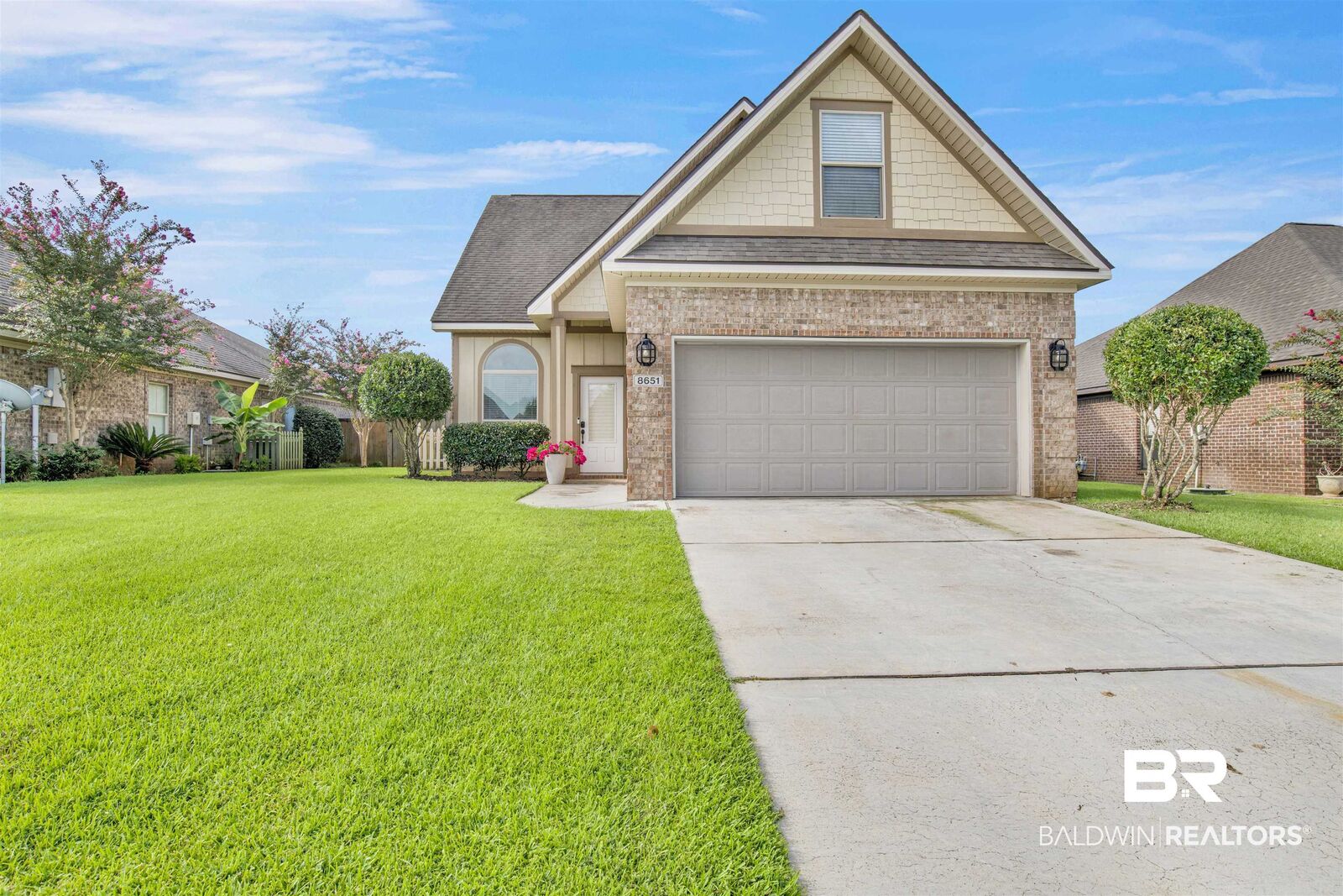Property Photo: 8651 Rosedown Lane AL 36526