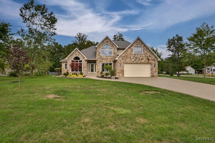 Property Photo: 15 Forest Creek Court NY 14072