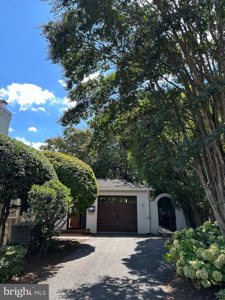 Property Photo: 500 Crown View Drive VA 22314