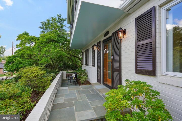 Property Photo:  500 Crown View Drive  VA 22314 