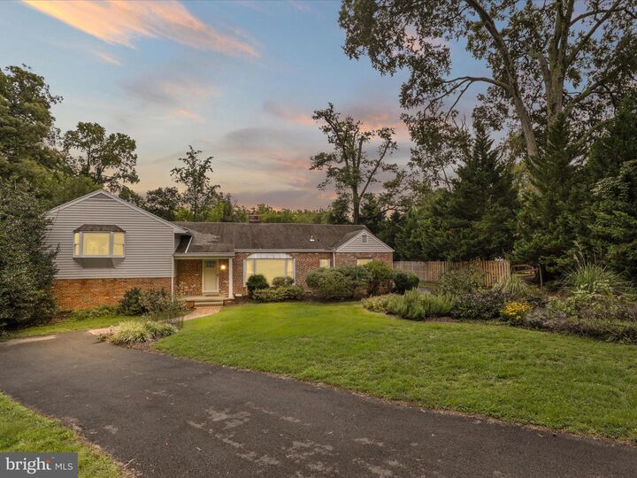 7533 Hollindale  Alexandria VA 22306 photo