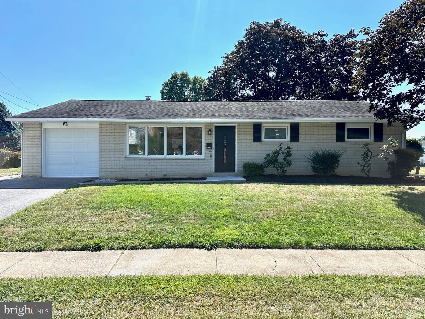 Property Photo: 5218 Stuart Drive PA 17055