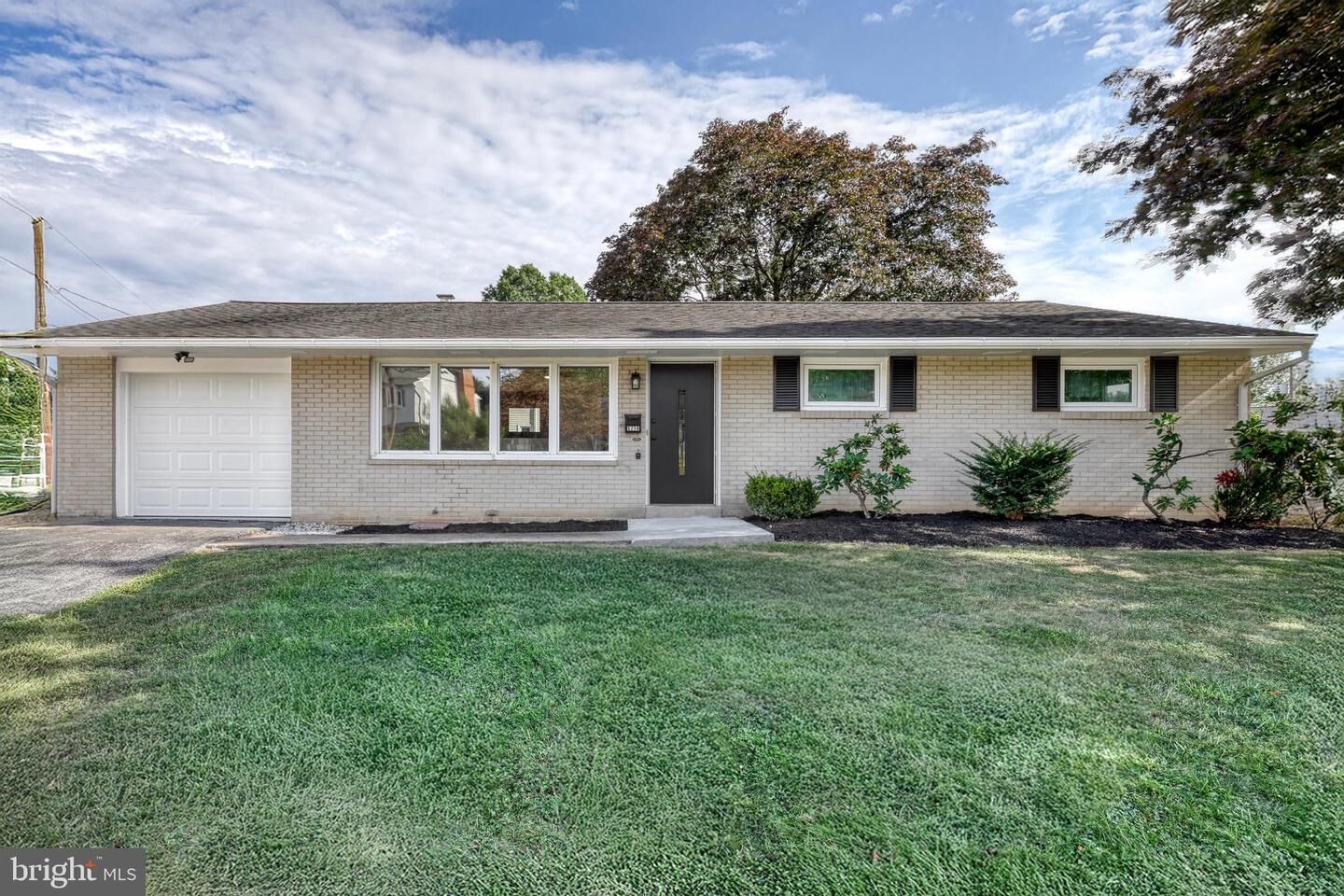 Property Photo:  5218 Stuart Drive  PA 17055 