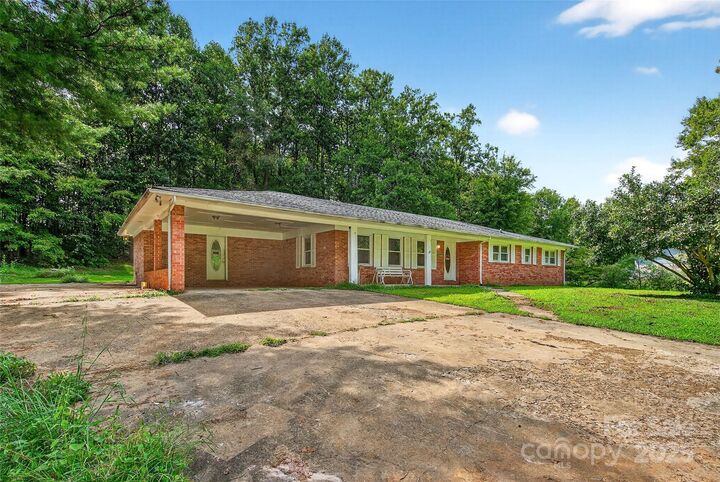 Property Photo: 1532 Ashworth Road NC 28752