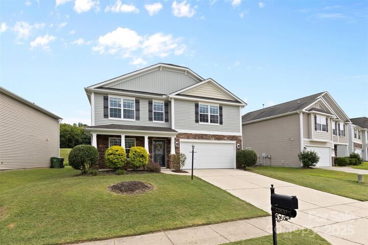 Property Photo: 12820 Settlers Trail Court NC 28278