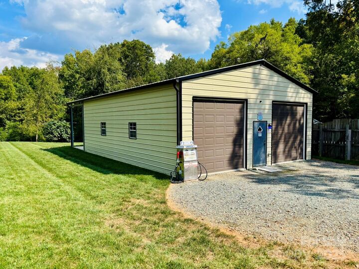 Property Photo:  1693 Azalea Avenue  NC 28081 
