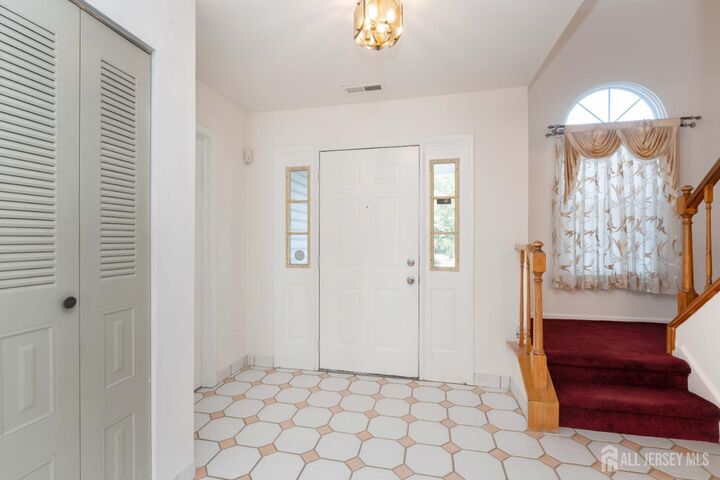 Property Photo:  10 Vreeland Court  NJ 08872 