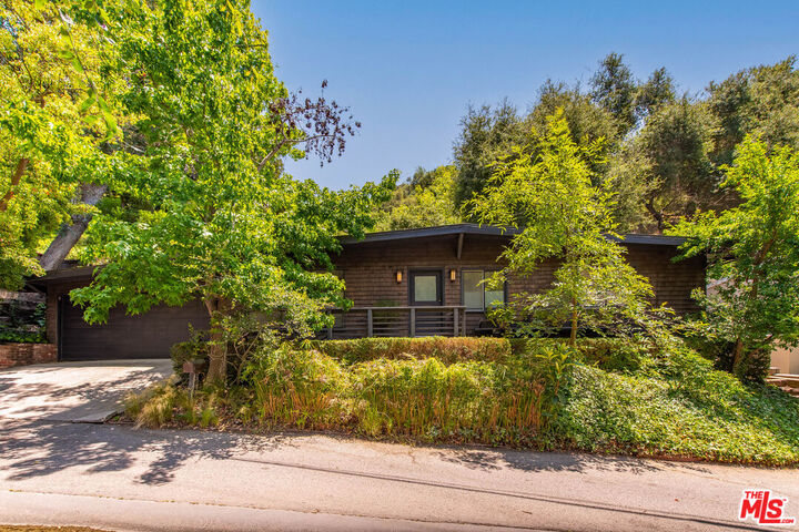 Property Photo:  9648 Yoakum Dr  CA 90210 