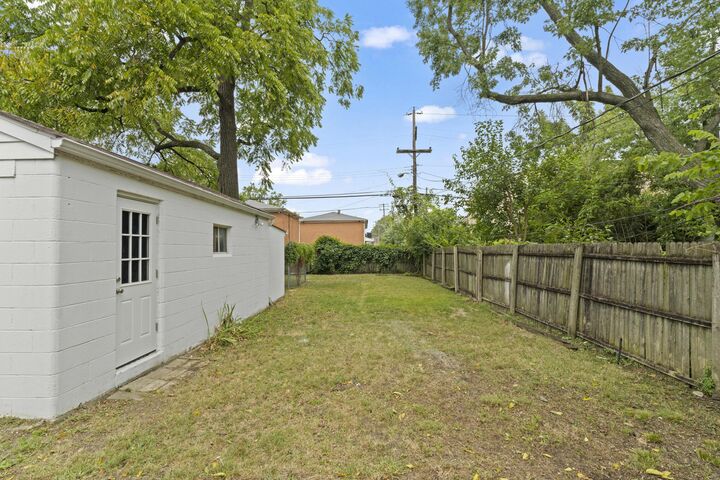 Property Photo: 1888 E North Broadway Street OH 43224