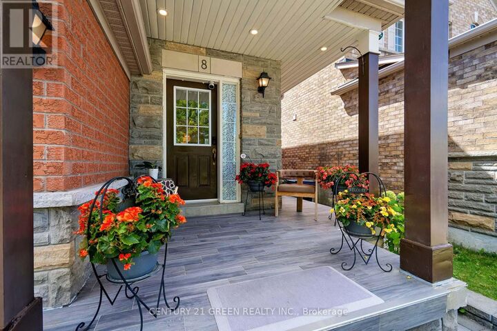 Property Photo:  8 Lampman Drive  ON M1E 5L1 
