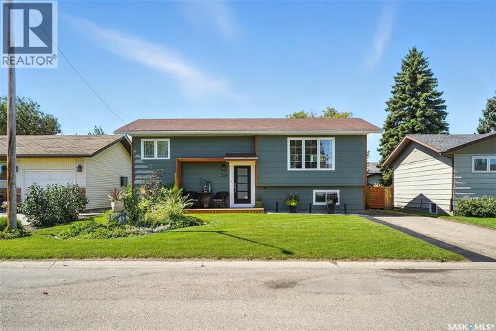 Property Photo:  229 2nd Street E  SK S0L 3J0 