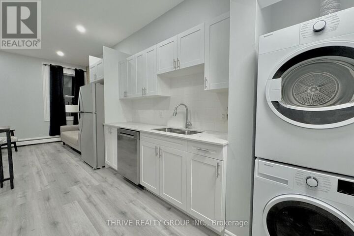 Property Photo:  268 Talbot Street 12  ON N5P 1B4 