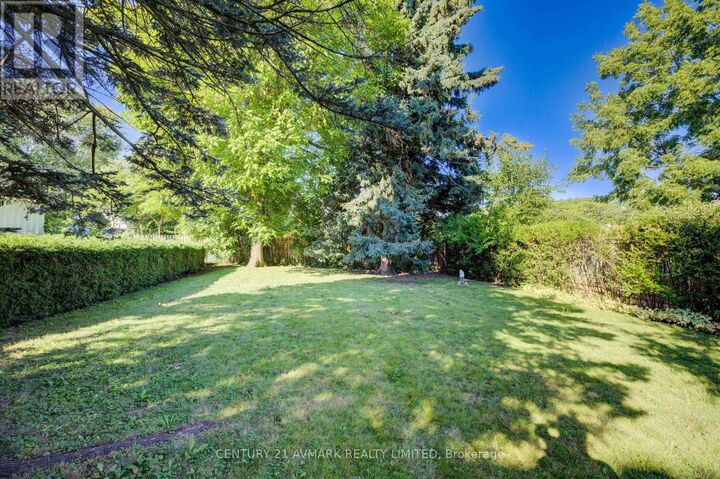 Property Photo: 18 Jubilee Drive ON L2M 4P8