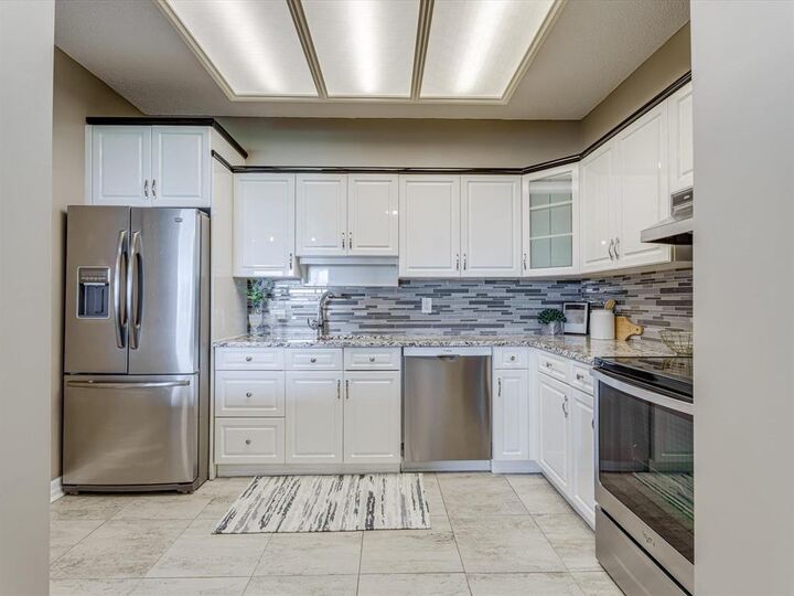 Property Photo:  323 Wellington Crescent  MB R3M 0A4 