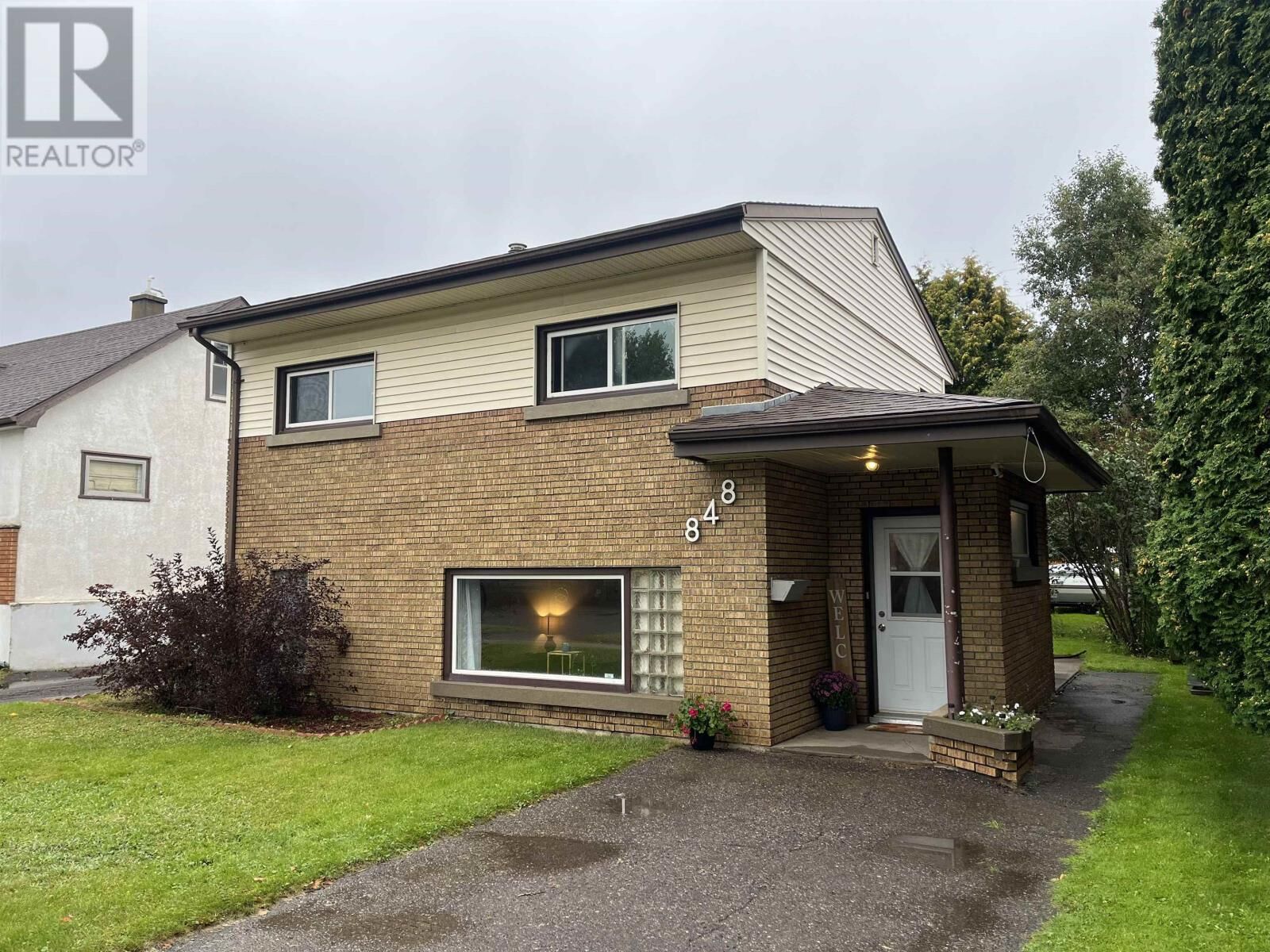 Property Photo:  848 Brodie Street N  ON P7C 3V2 