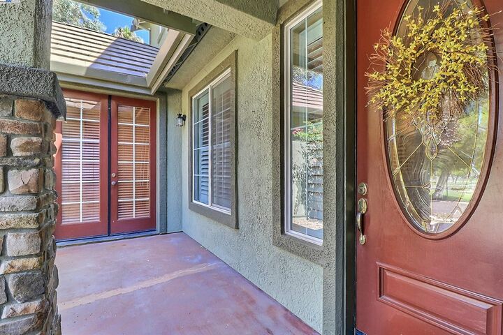 Property Photo:  531 Half Moon Ct  CA 94505 
