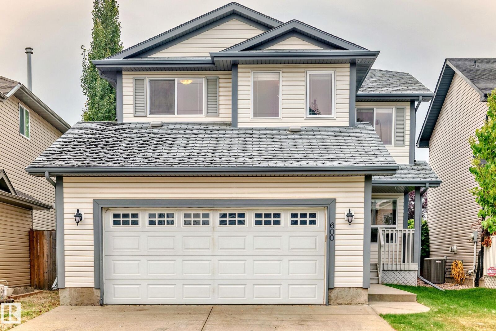 Property Photo:  600 Foxboro Loop  AB T8A 0P6 