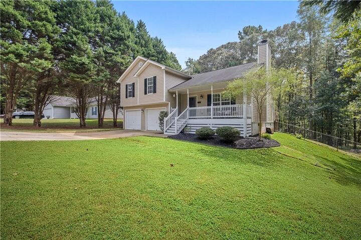 Property Photo: 2827 James Henry Drive GA 30019