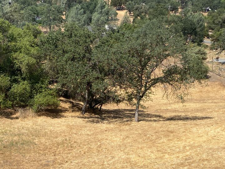 Property Photo:  17 Titan Way  CA 93614 