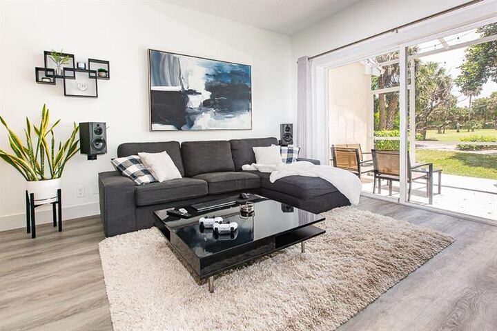 Property Photo: 136 SW 96th Avenue 15-2 FL 33324